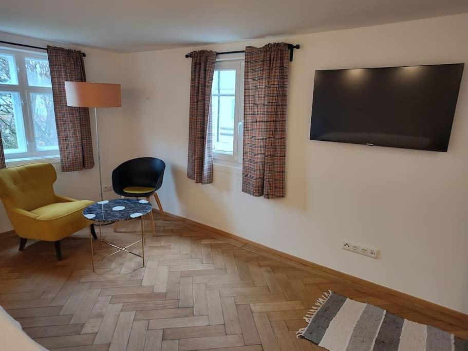 Ferienwohnung Resl - Geschmackvoll Renoviert & Zentral Im Historischen Schindelhaus Оберштауфен Екстер'єр фото